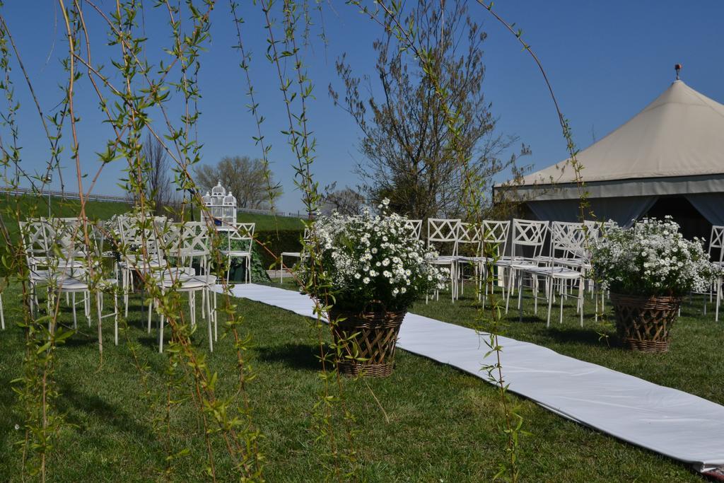 Hotel Petrarca Boara Pisani Exteriör bild