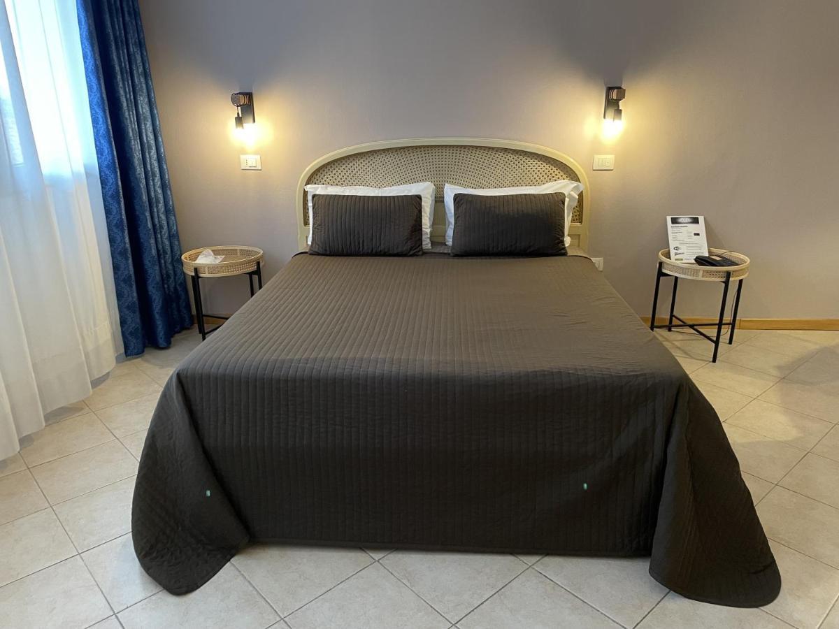 Hotel Petrarca Boara Pisani Exteriör bild