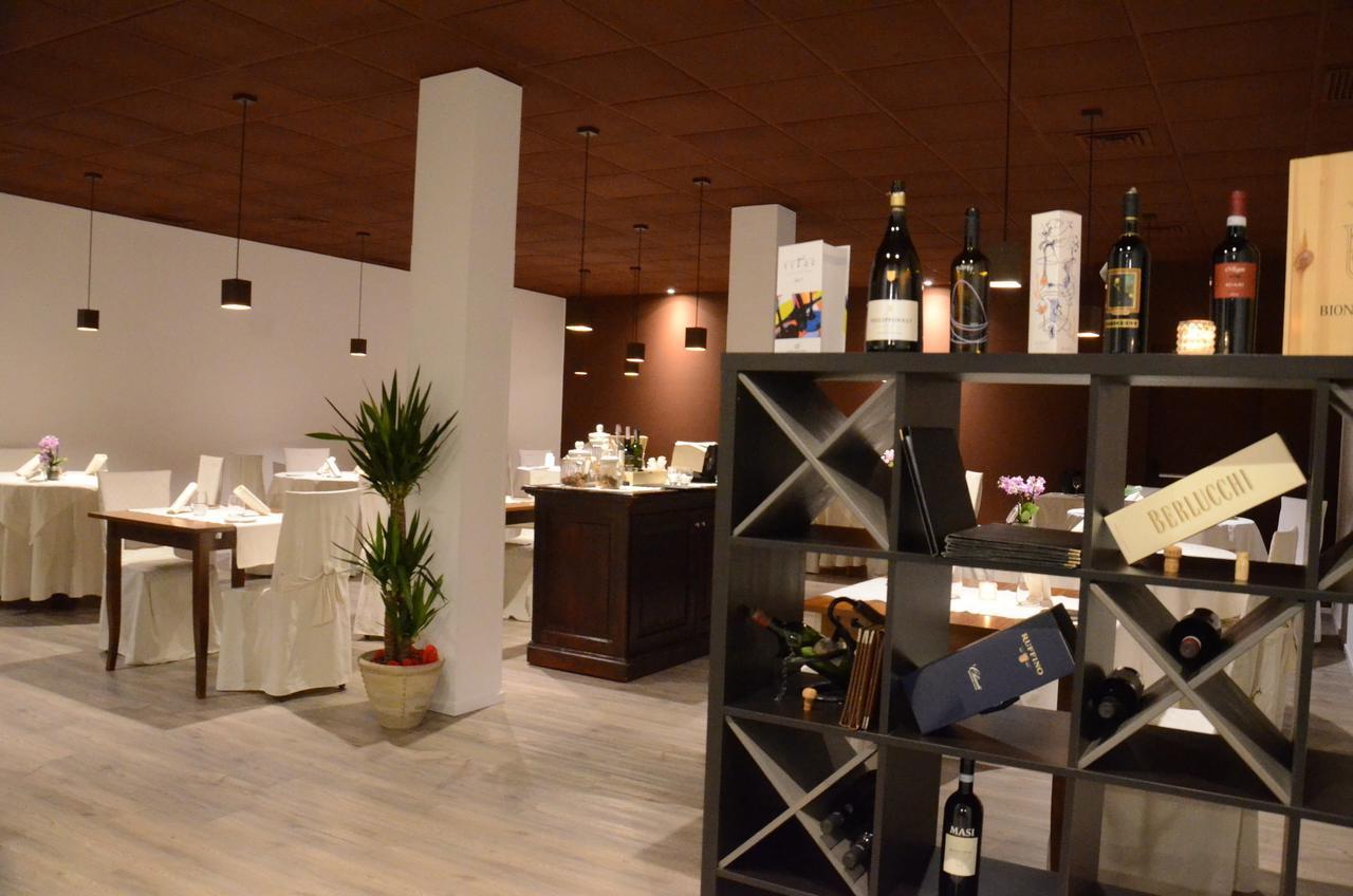 Hotel Petrarca Boara Pisani Exteriör bild